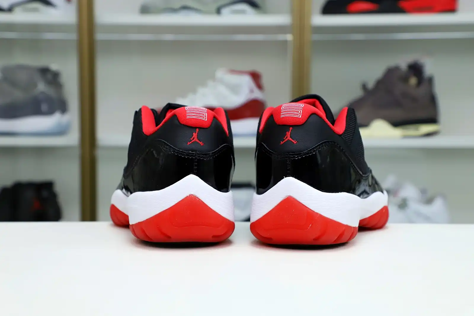 Kimikick AIR JORDAN 11 RETRO BRED LOW 0126