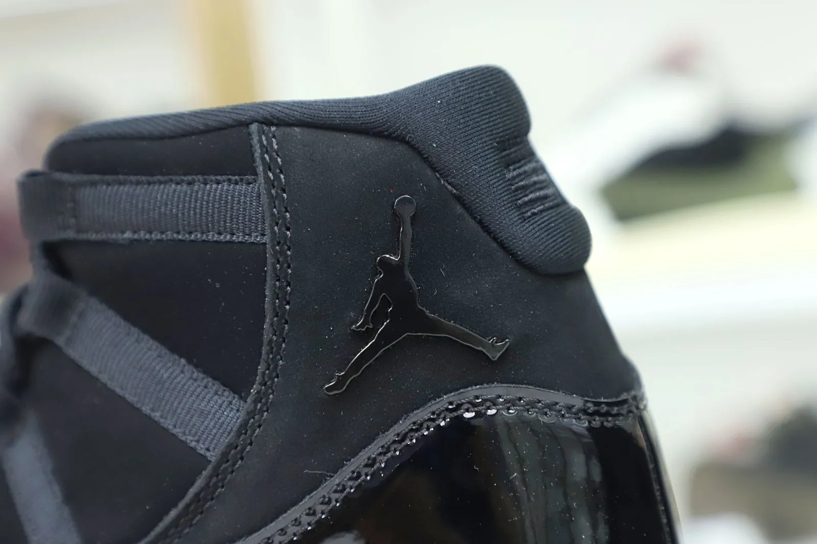 Kimikick AIR JORDAN 11 RETRO 'CAP AND GOWN' 0121