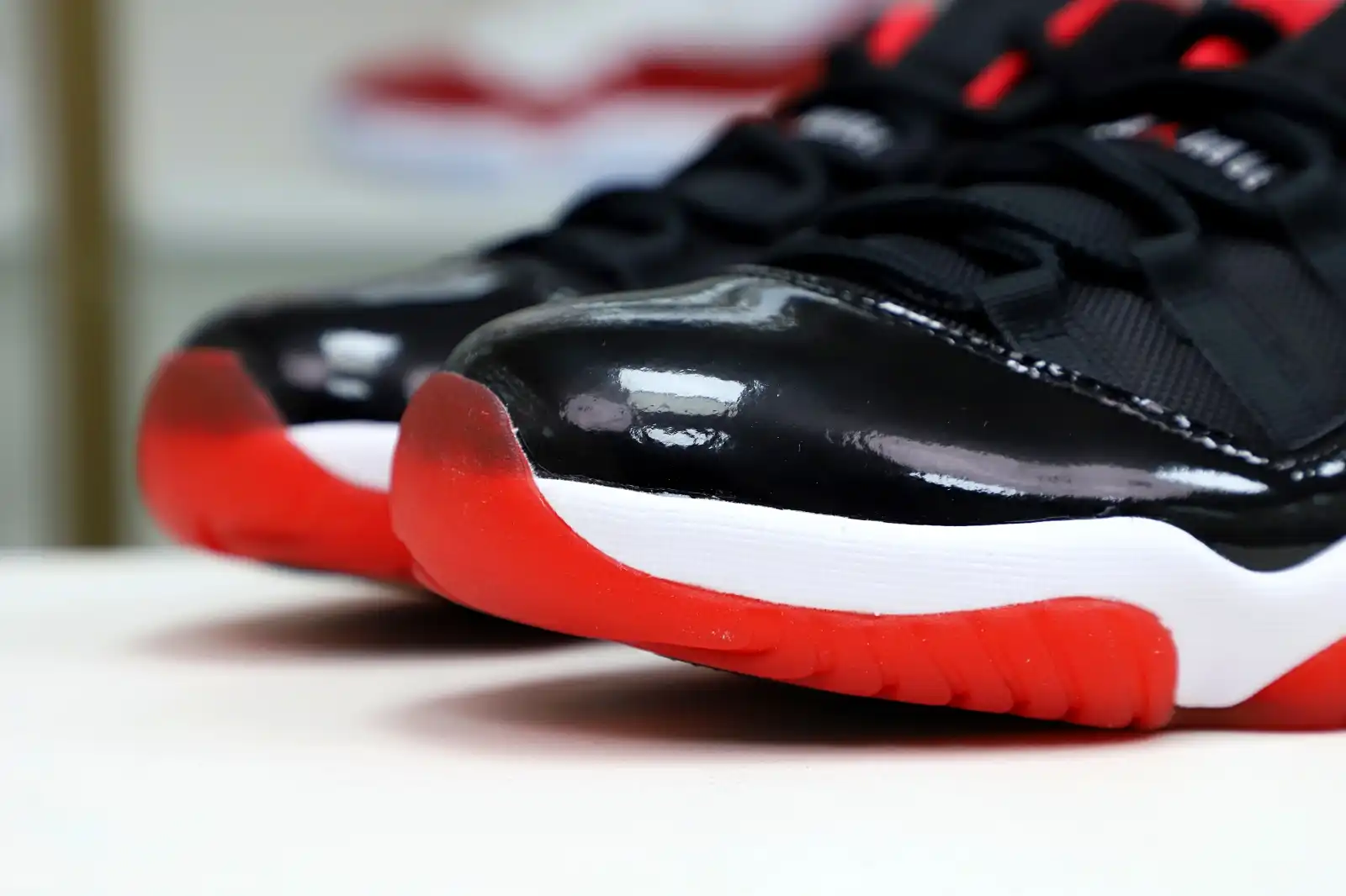 Kimikick AIR JORDAN 11 RETRO BRED LOW 0126