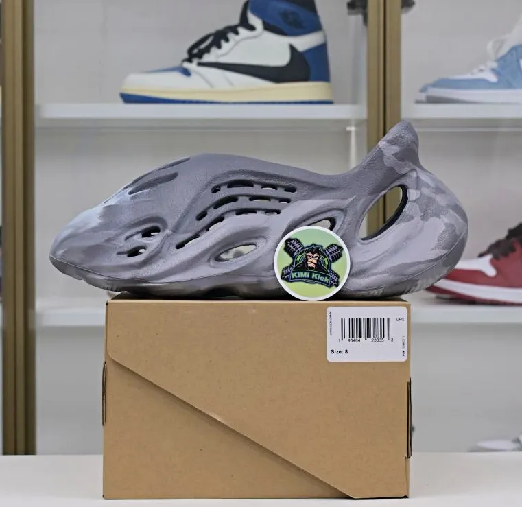 Kimi kick Yeezy Foam Runner 0117