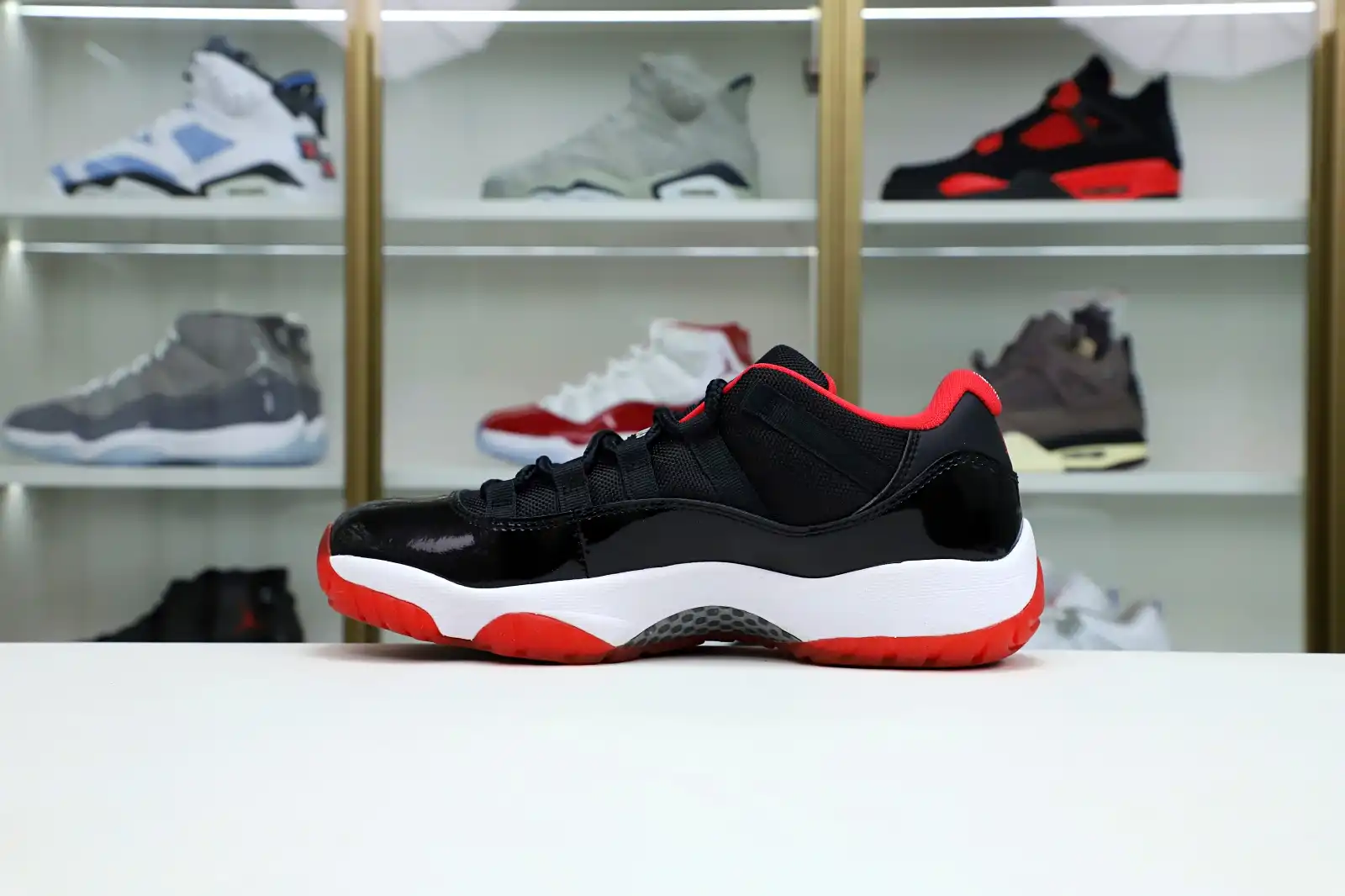 Kimikick AIR JORDAN 11 RETRO BRED LOW 0126