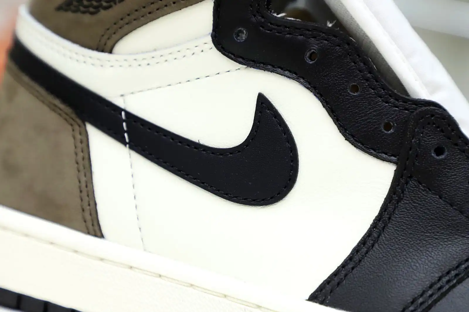 Kimikick AIR JORDAN 1 RETRO HIGH OG 'DARK MOCHA' 0125