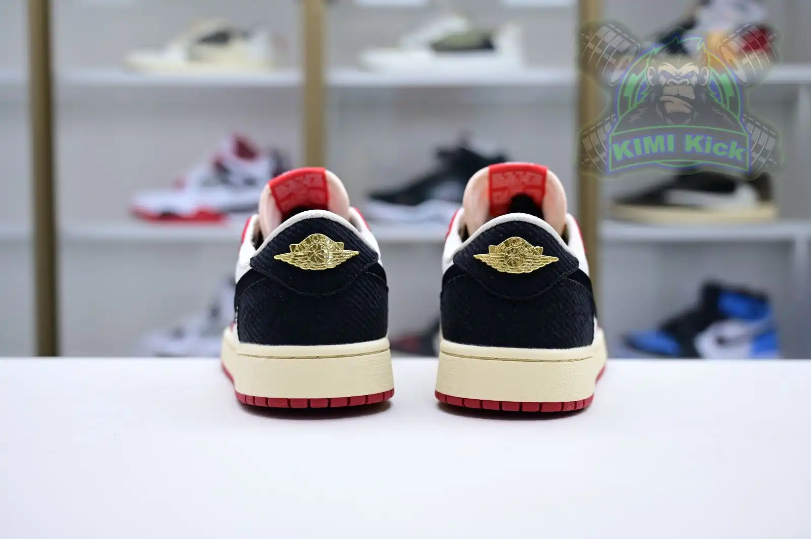 Kimikick Trophy Room x Jordan Air Jordan 1 Low OG “Away” 0125