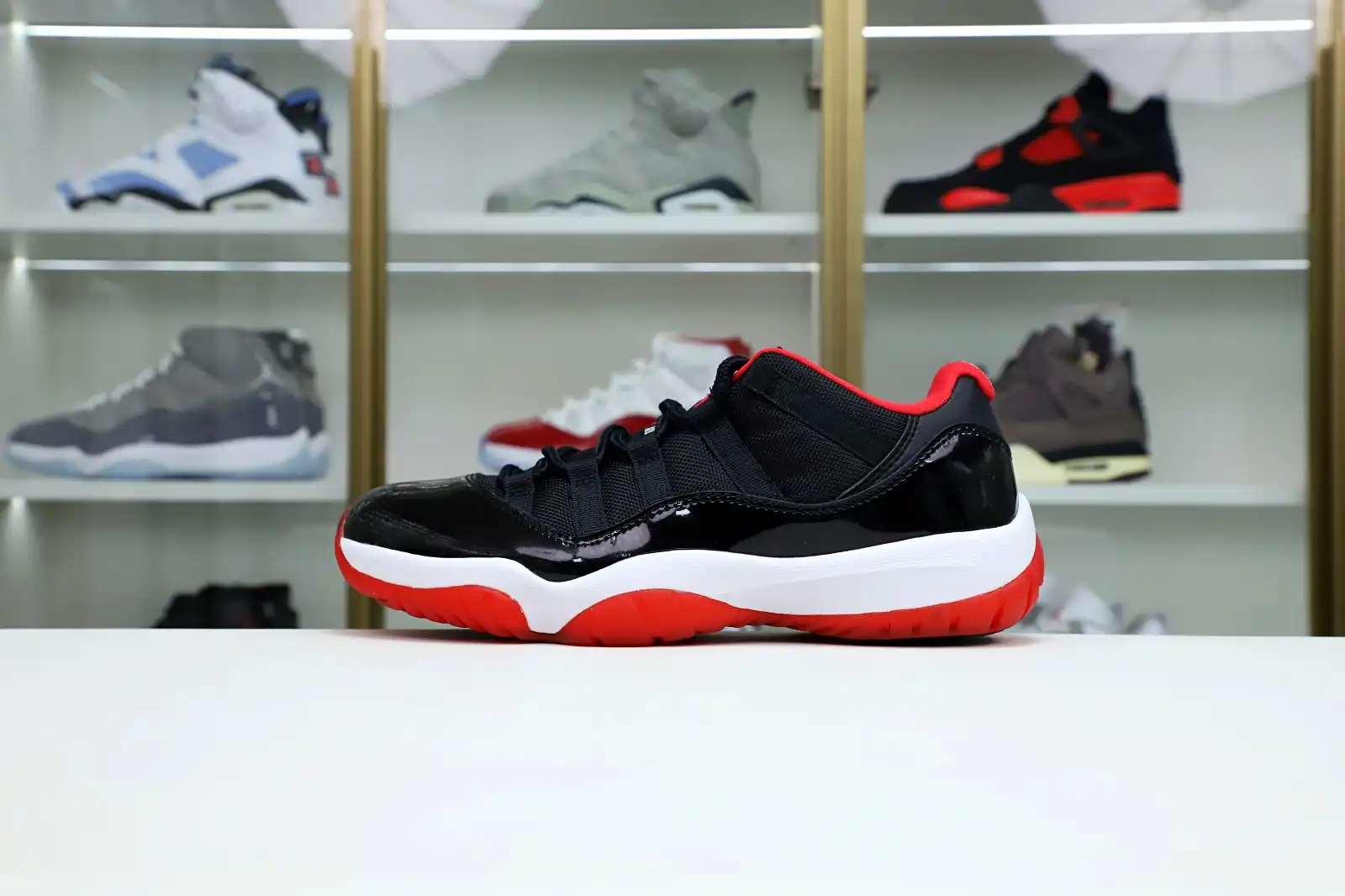 Kimikick AIR JORDAN 11 RETRO BRED LOW 0126