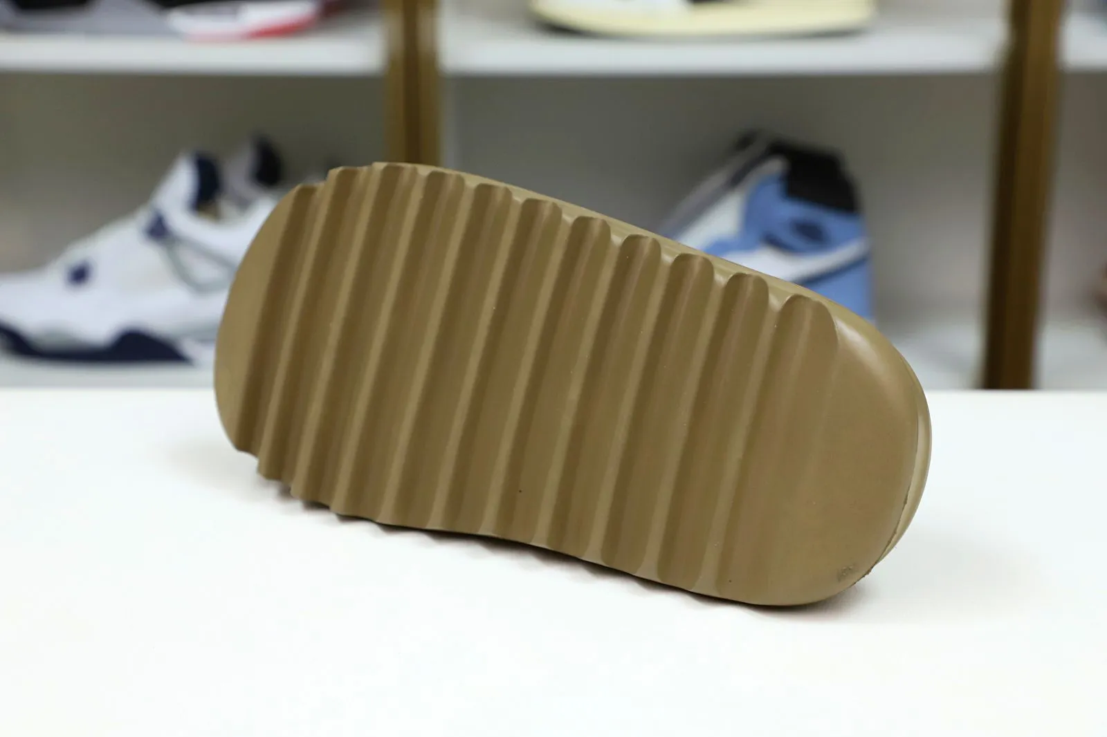 Rep Kimi kick Yeezy Slide BrownFV8425 0117