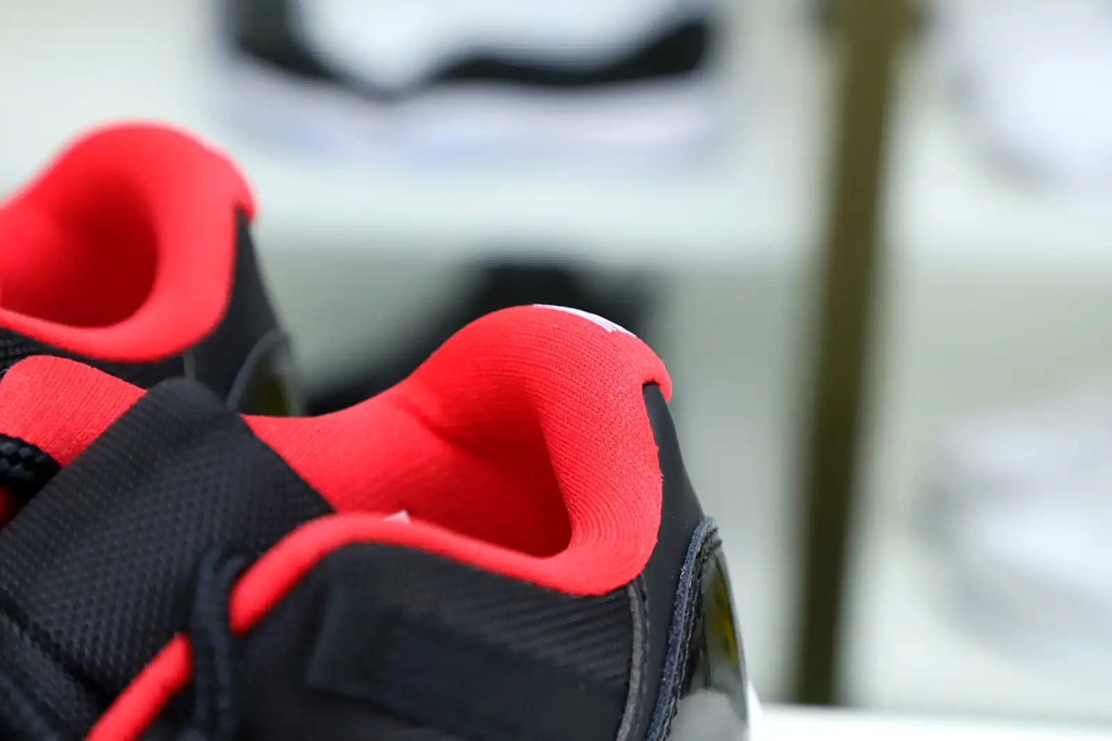 Kimikick AIR JORDAN 11 RETRO BRED LOW 0126