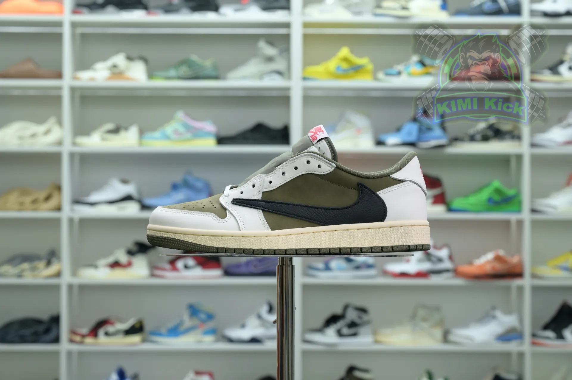 Kimikick Travis Scottx Jordan Air Jordan 1Low OG “Medium Olive” 0121