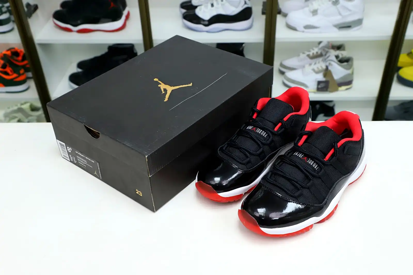 Kimikick AIR JORDAN 11 RETRO BRED LOW 0126