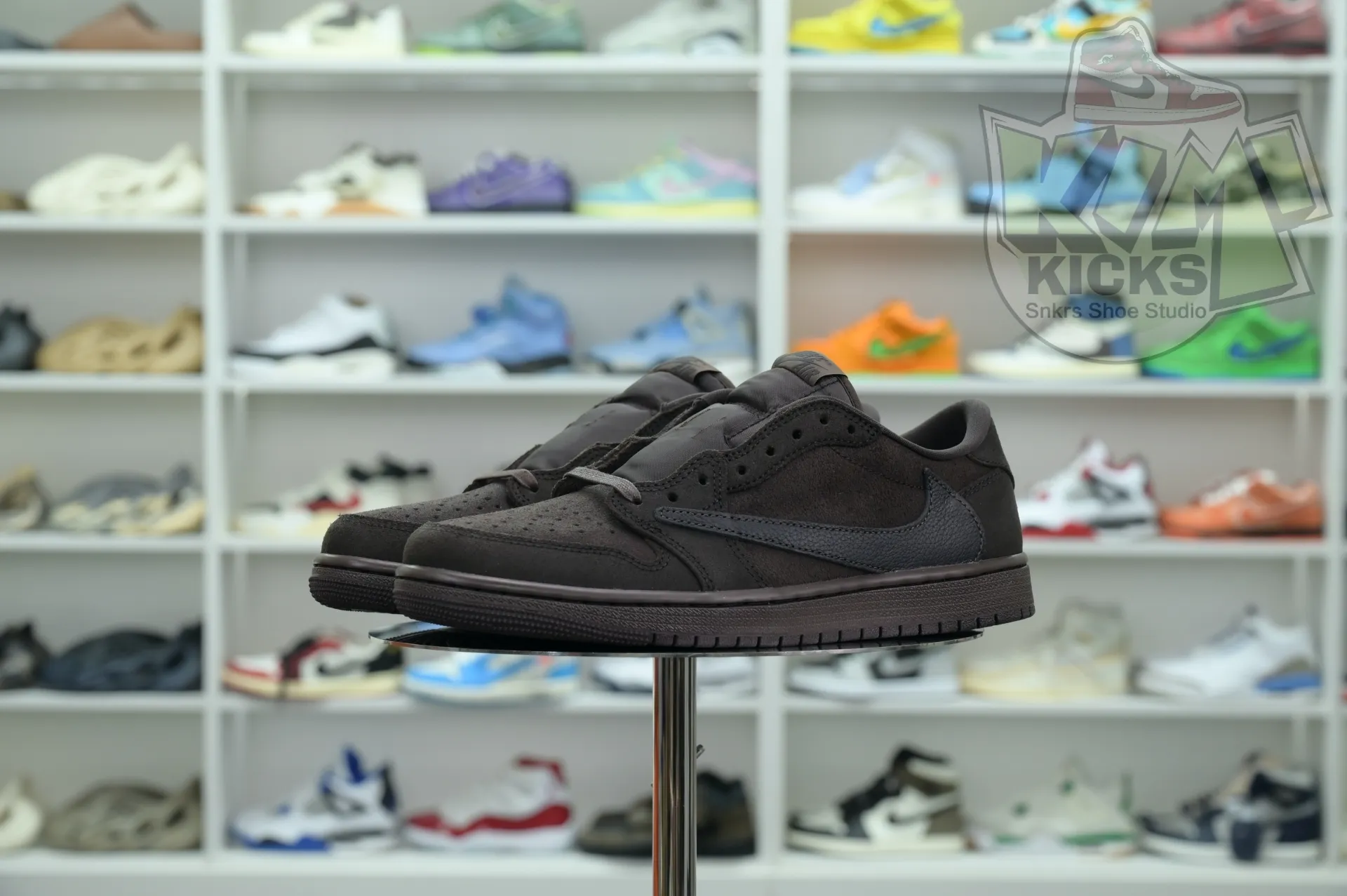 Rep Kimi kick Travis Scott x Jordan Air Jordan 1 Low OG“Velvet Brown” 0113