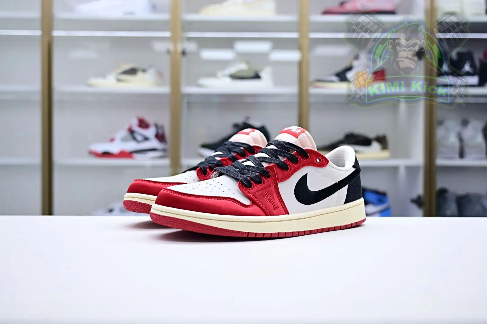 Kimikick Trophy Room x Jordan Air Jordan 1 Low OG “Away” 0125