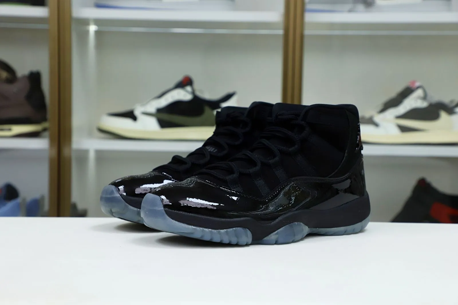 Kimikick AIR JORDAN 11 RETRO 'CAP AND GOWN' 0121