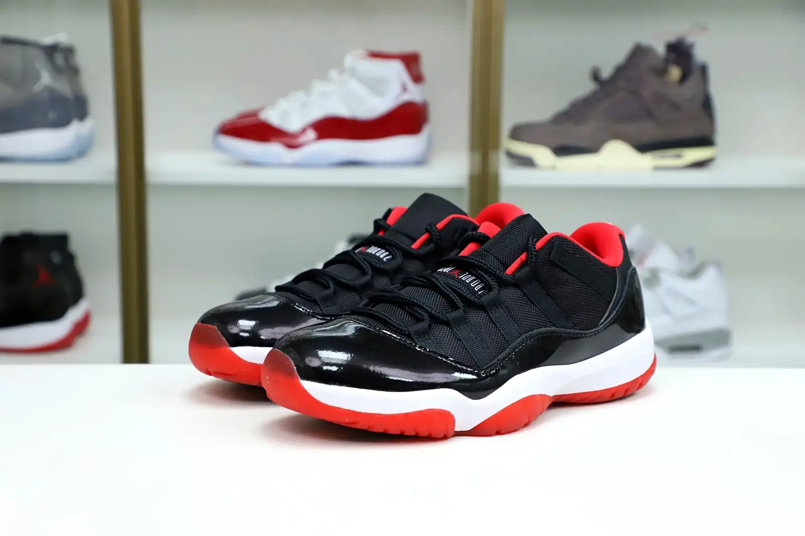 Kimikick AIR JORDAN 11 RETRO BRED LOW 0126