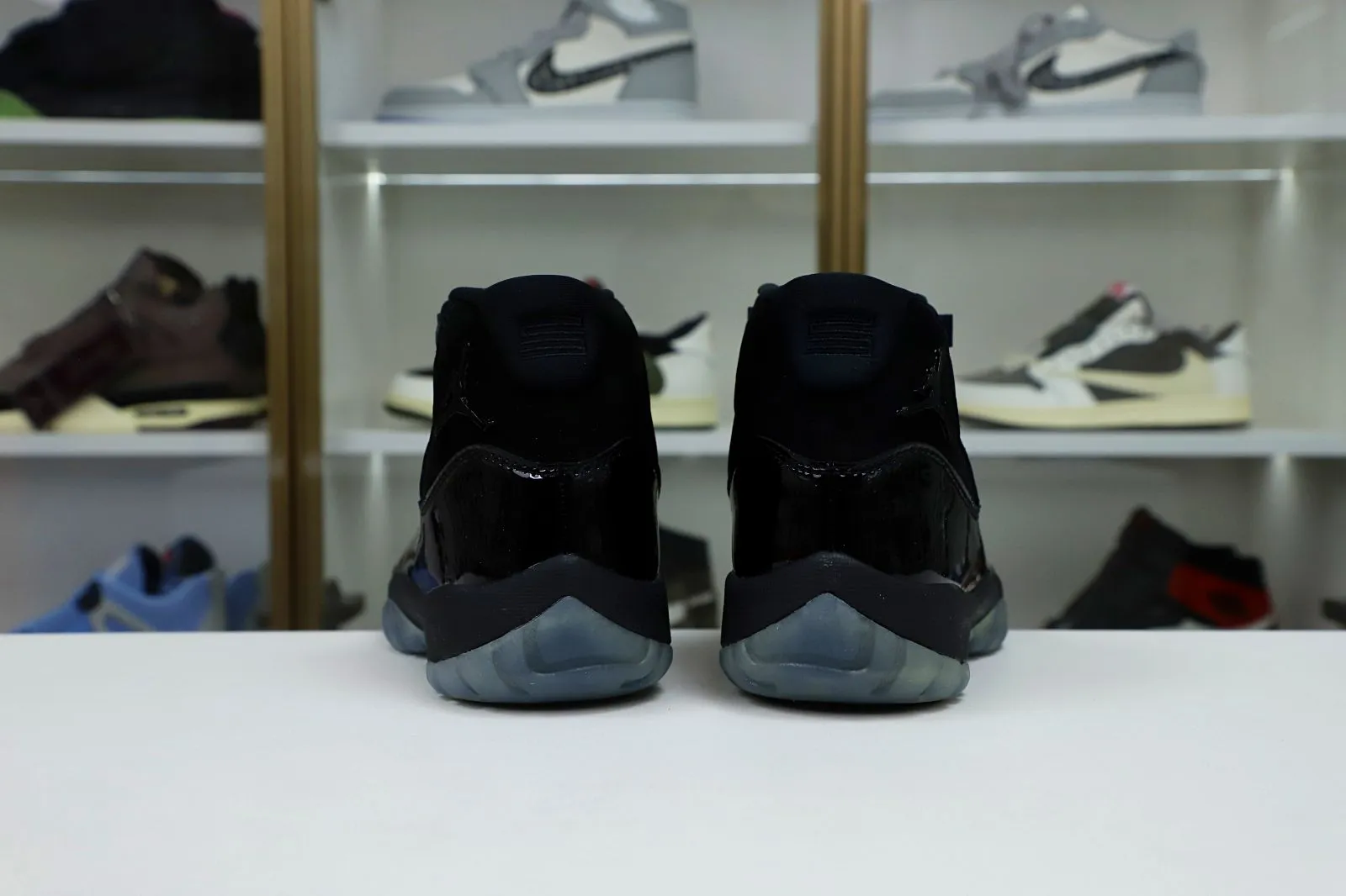 Kimikick AIR JORDAN 11 RETRO 'CAP AND GOWN' 0121