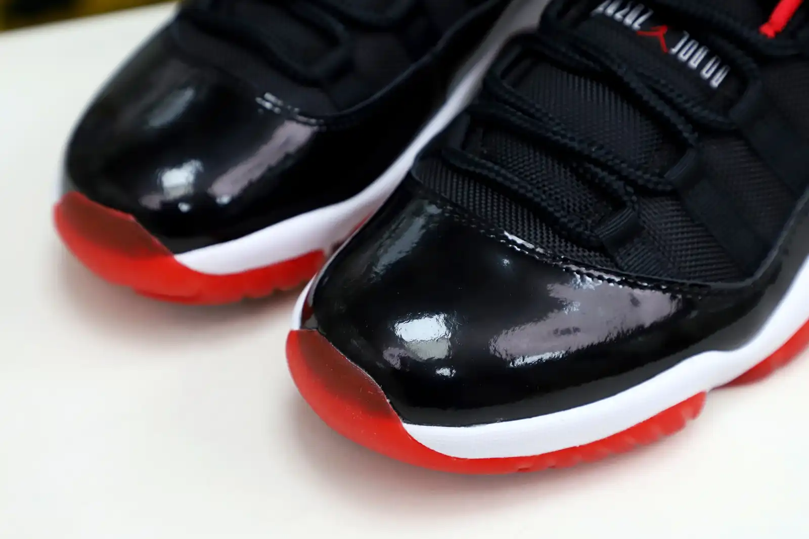 Kimikick AIR JORDAN 11 RETRO BRED LOW 0126