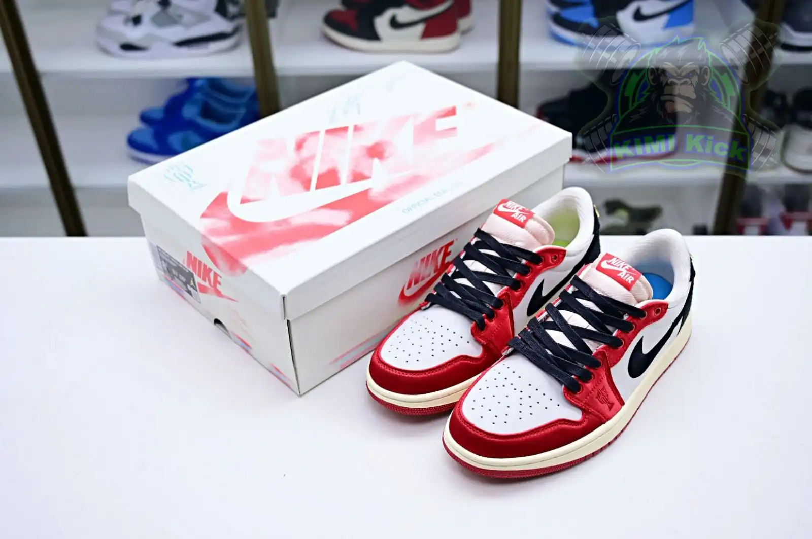 Kimikick Trophy Room x Jordan Air Jordan 1 Low OG “Away” 0125