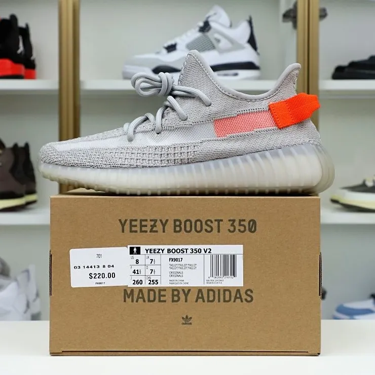 Kimi kick Yeezy Boost 350 V2 “Tail 0112