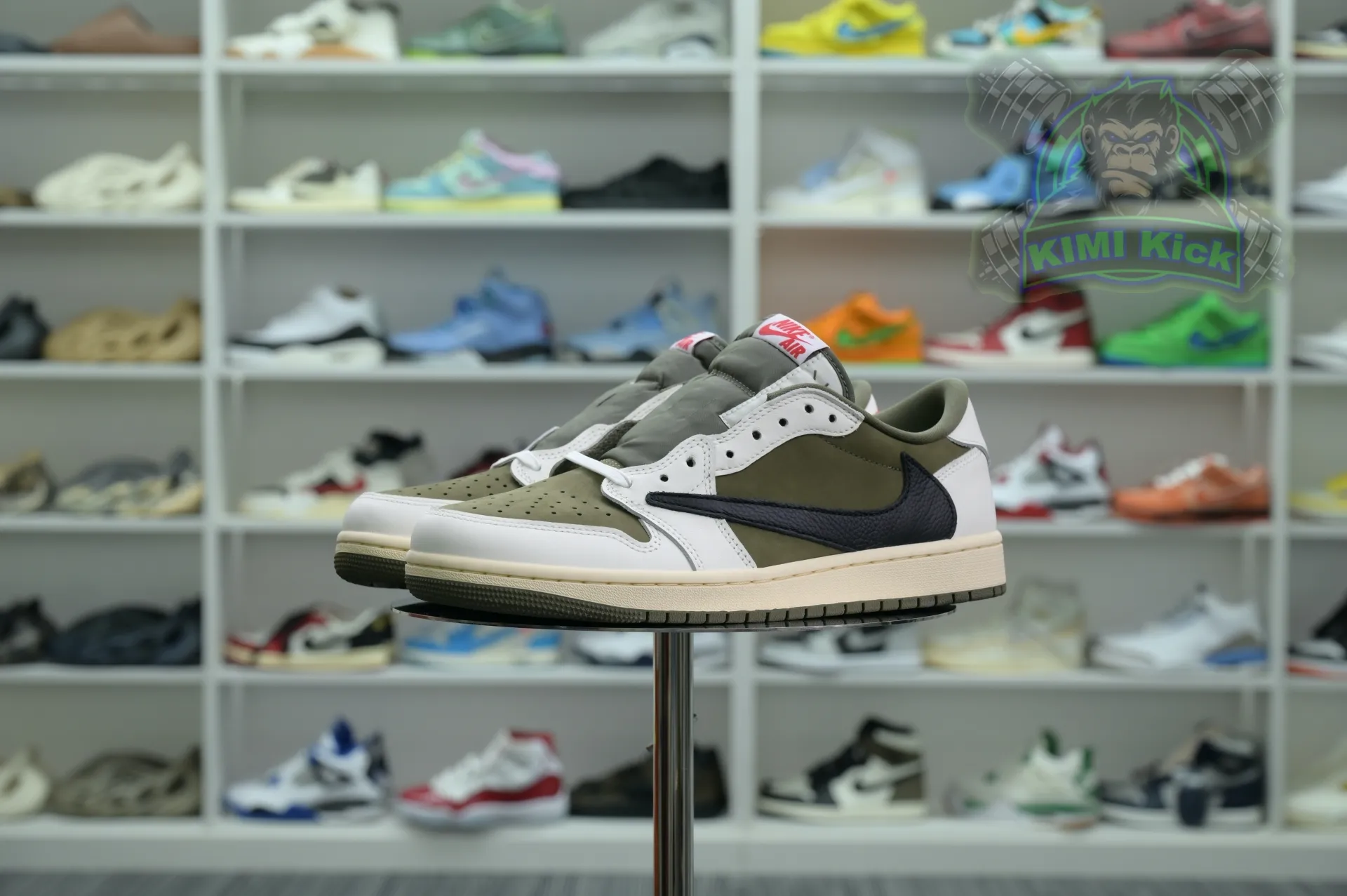 Kimikick Travis Scottx Jordan Air Jordan 1Low OG “Medium Olive” 0121