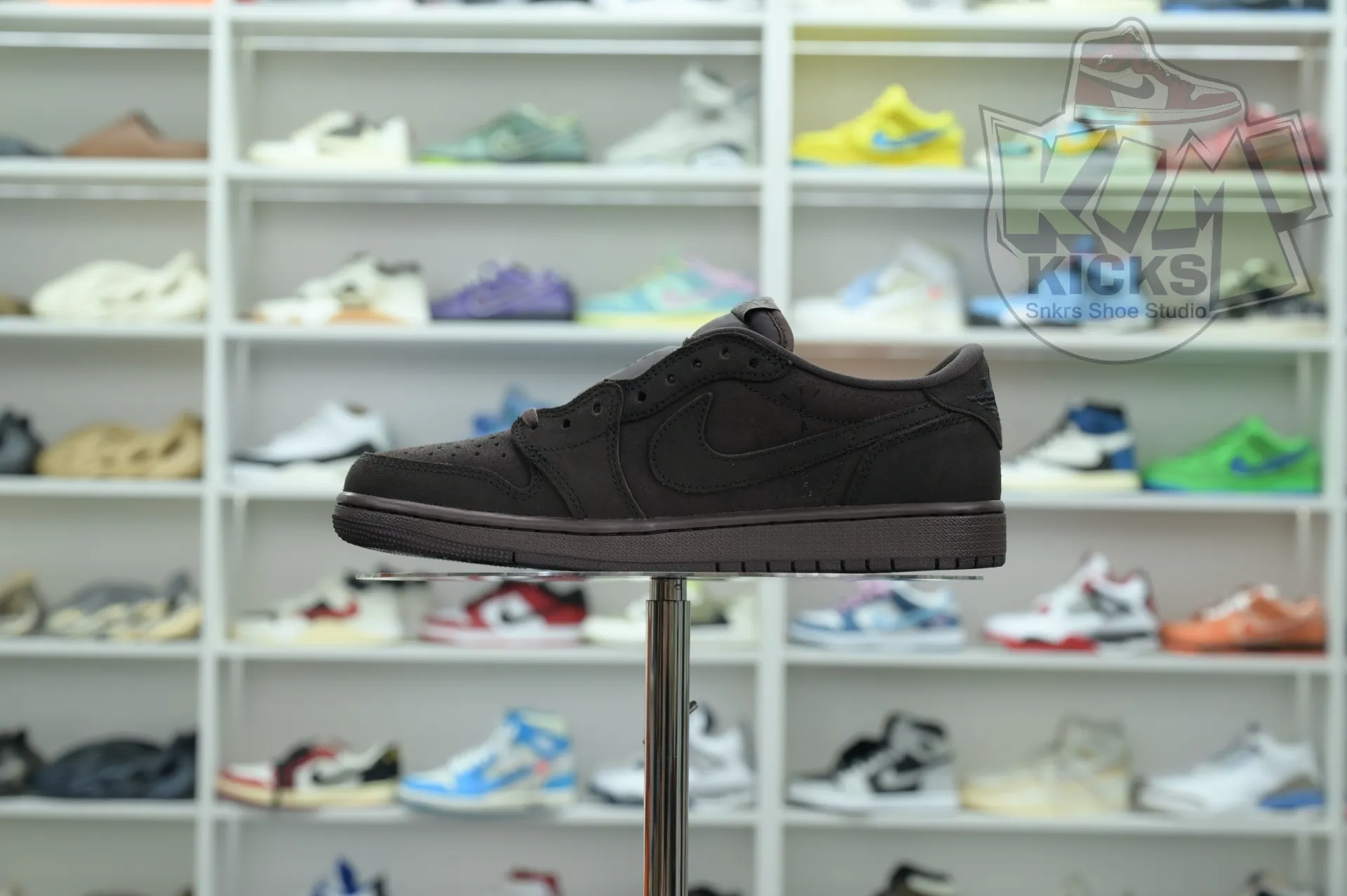 Rep Kimi kick Travis Scott x Jordan Air Jordan 1 Low OG“Velvet Brown” 0113