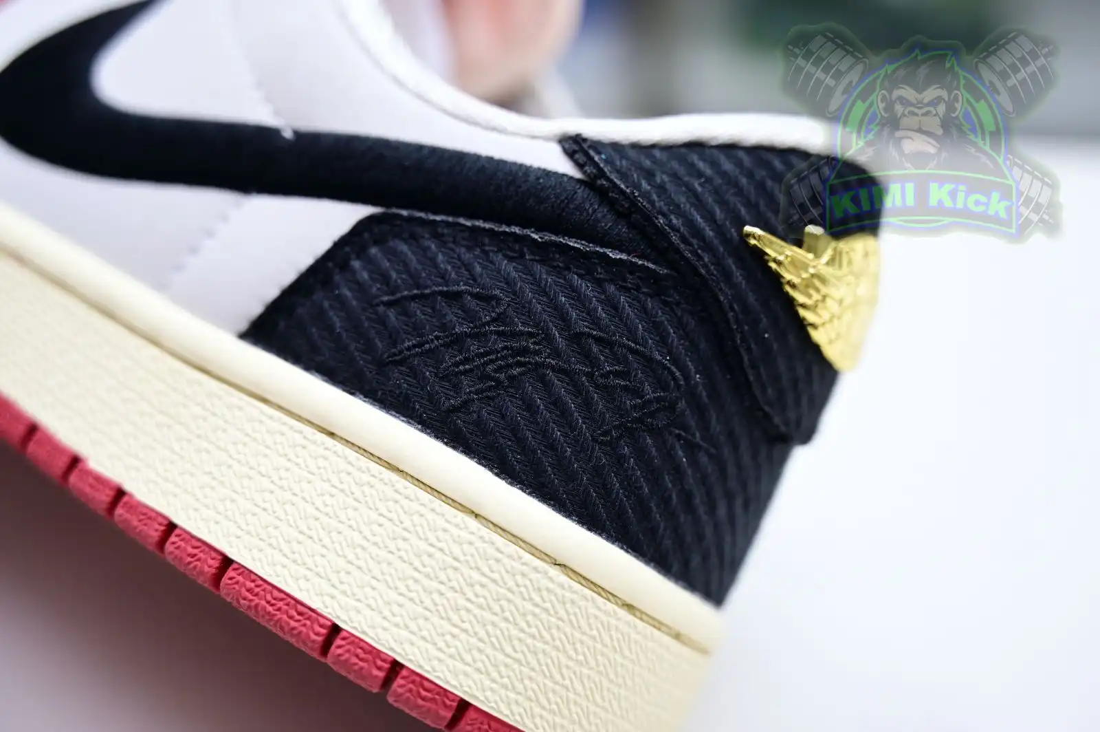 Kimikick Trophy Room x Jordan Air Jordan 1 Low OG “Away” 0125