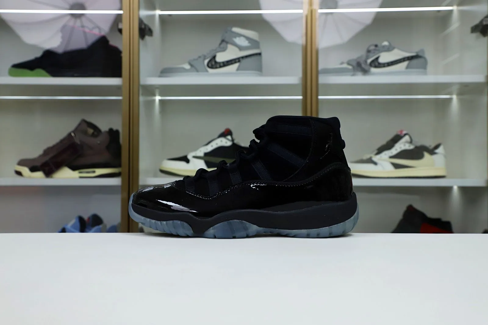 Kimikick AIR JORDAN 11 RETRO 'CAP AND GOWN' 0121