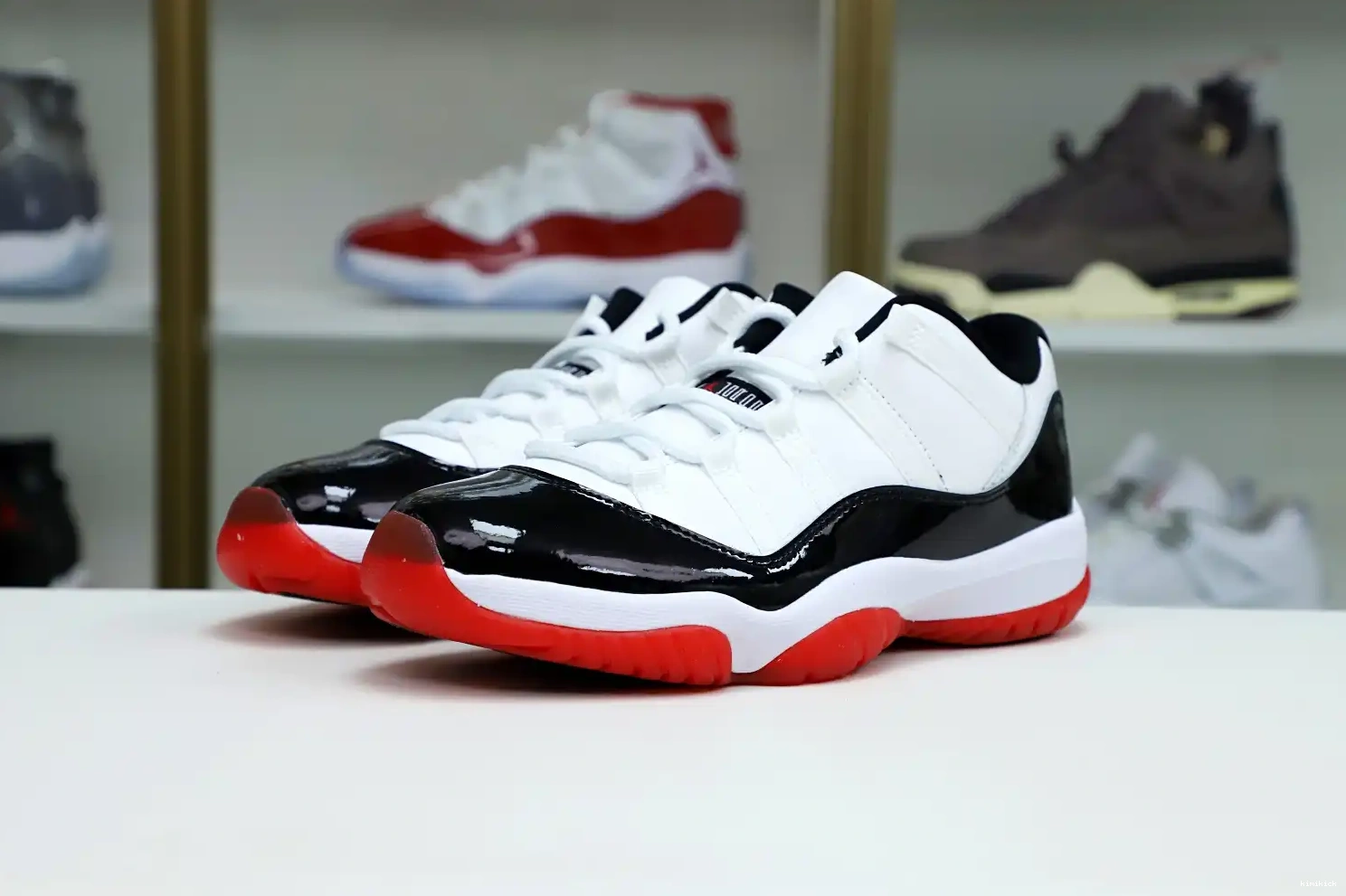 Kimikick BRED AIR WHITE JORDAN 11 LOW 0222