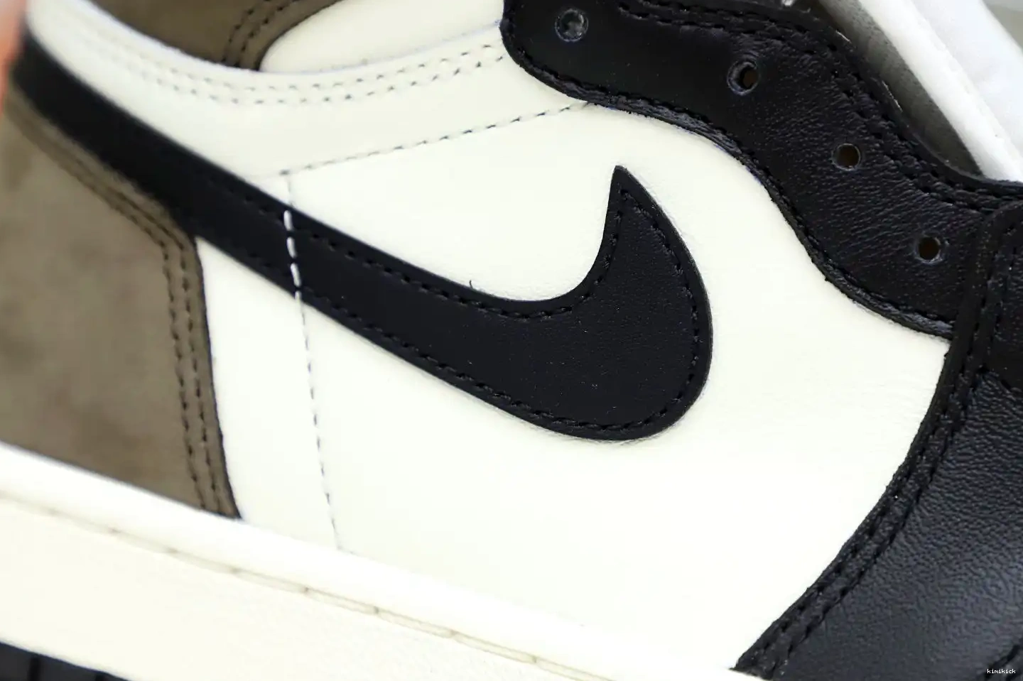 'DARK RETRO MOCHA' AIR JORDAN 1 Kimikick OG HIGH 0224