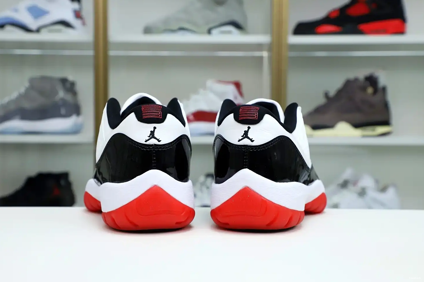 Kimikick BRED AIR WHITE JORDAN 11 LOW 0222