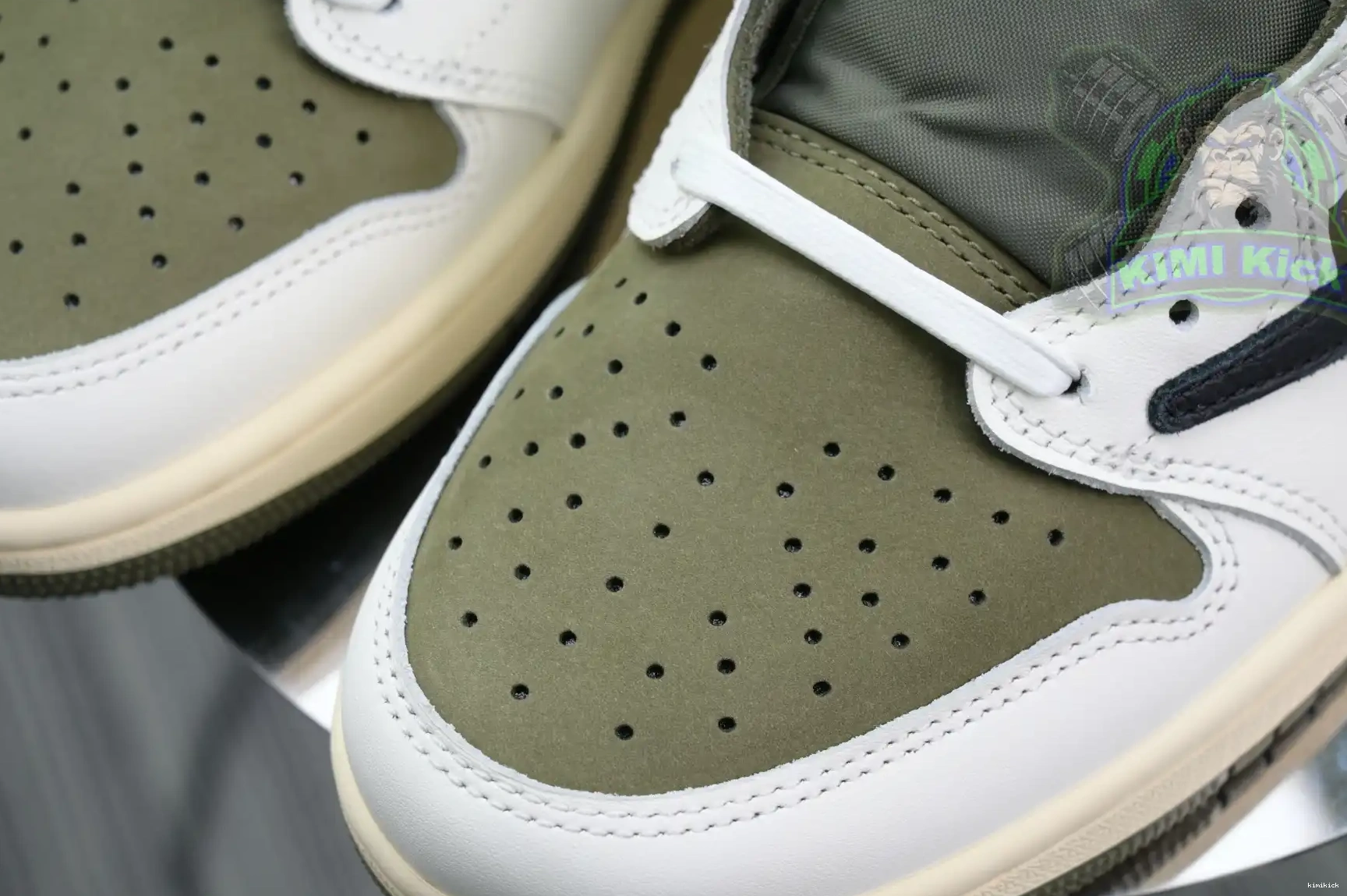 Travis Kimikick “Medium Air Scottx Jordan Olive” OG Jordan 1Low 0221