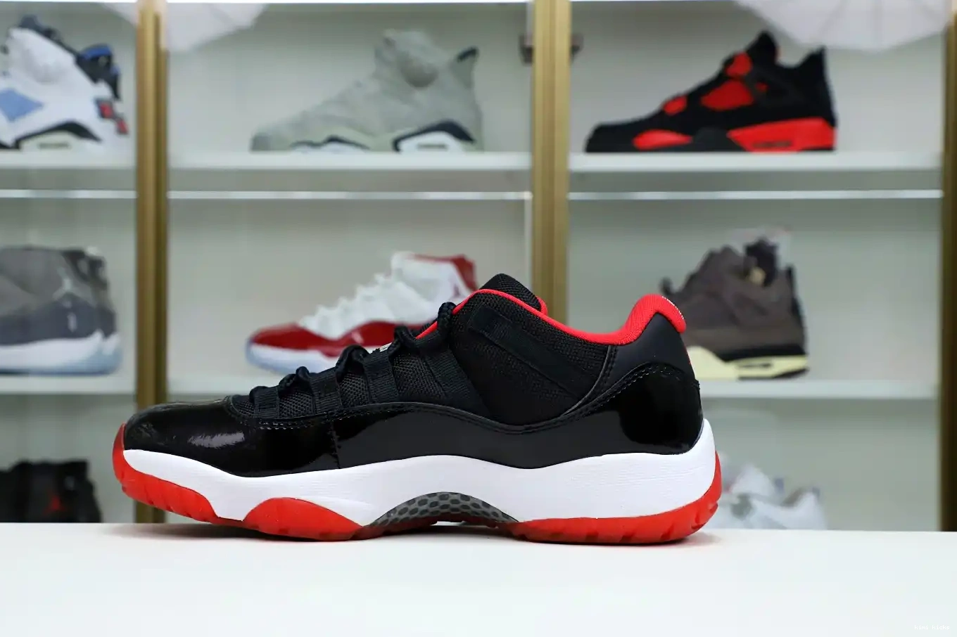 BRED JORDAN LOW Kimikick AIR RETRO 11 0207