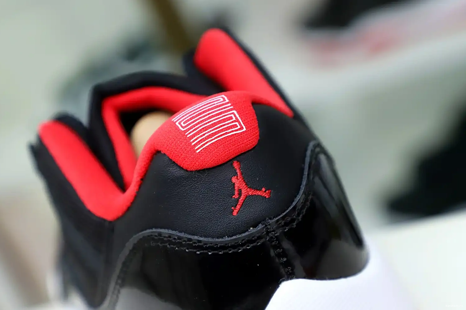 Kimikick JORDAN BRED 11 RETRO AIR LOW 0212