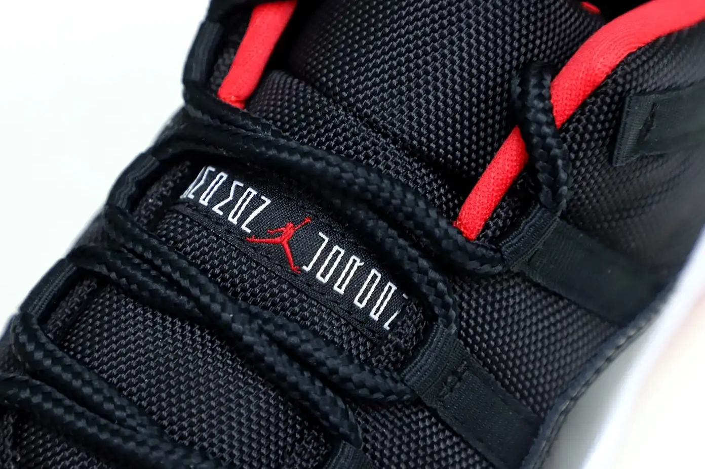 BRED JORDAN LOW Kimikick AIR RETRO 11 0207