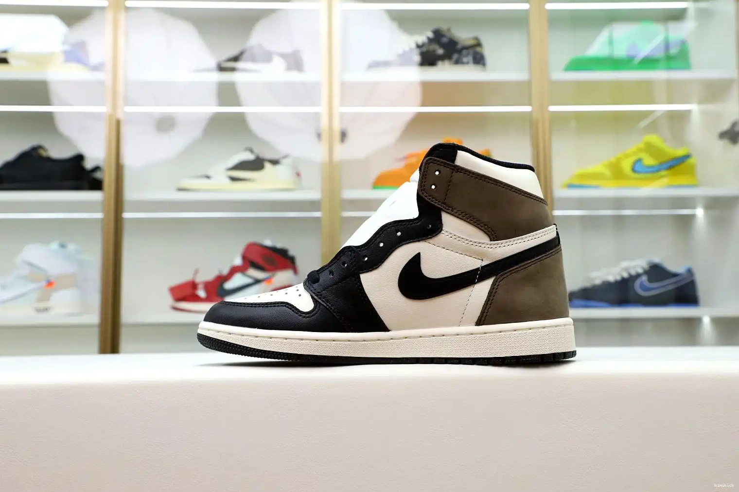 'DARK RETRO MOCHA' AIR JORDAN 1 Kimikick OG HIGH 0224