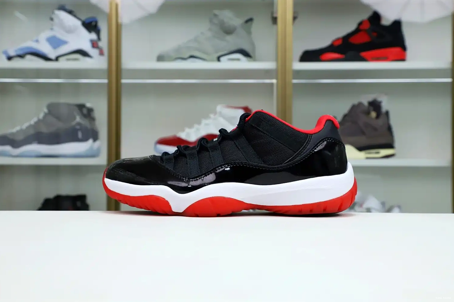 BRED JORDAN LOW Kimikick AIR RETRO 11 0207