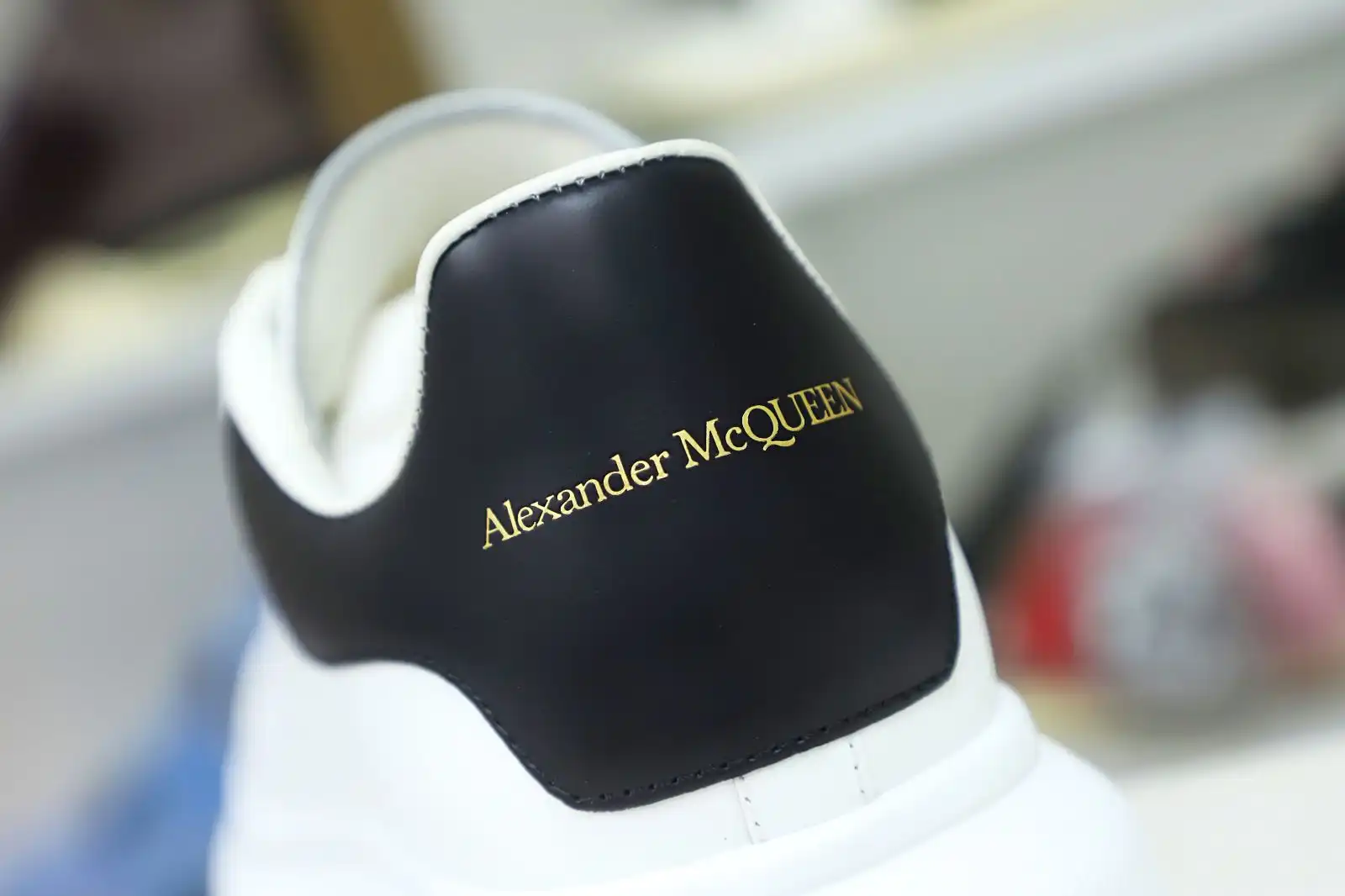 Kimikick ALXNDER MC MCQUE*N WHITE SMOOTH 0205