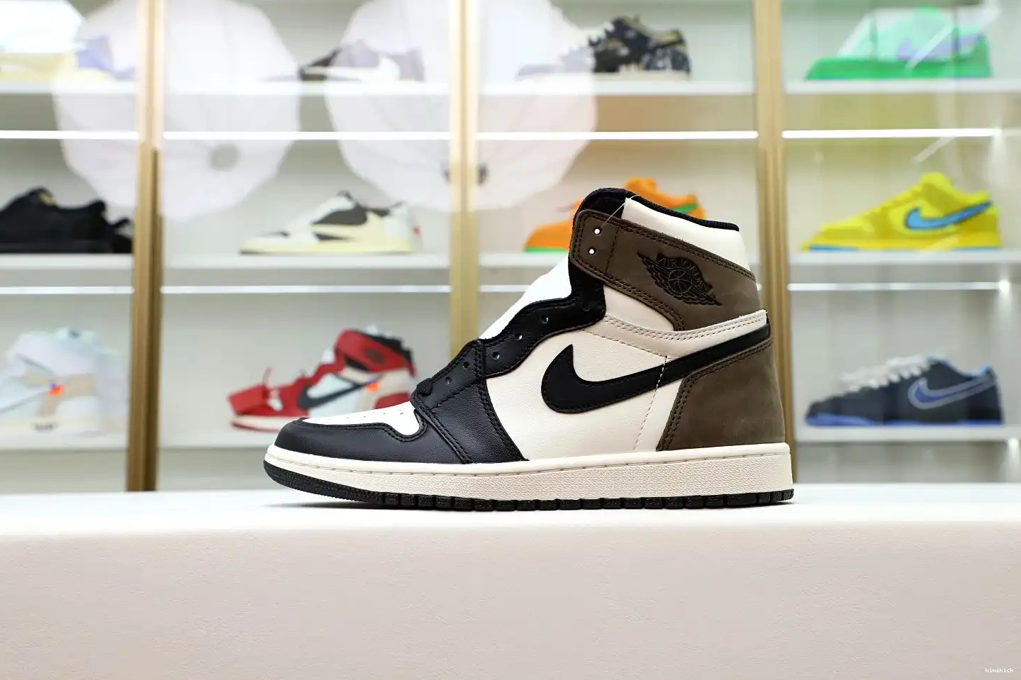 'DARK RETRO MOCHA' AIR JORDAN 1 Kimikick OG HIGH 0224