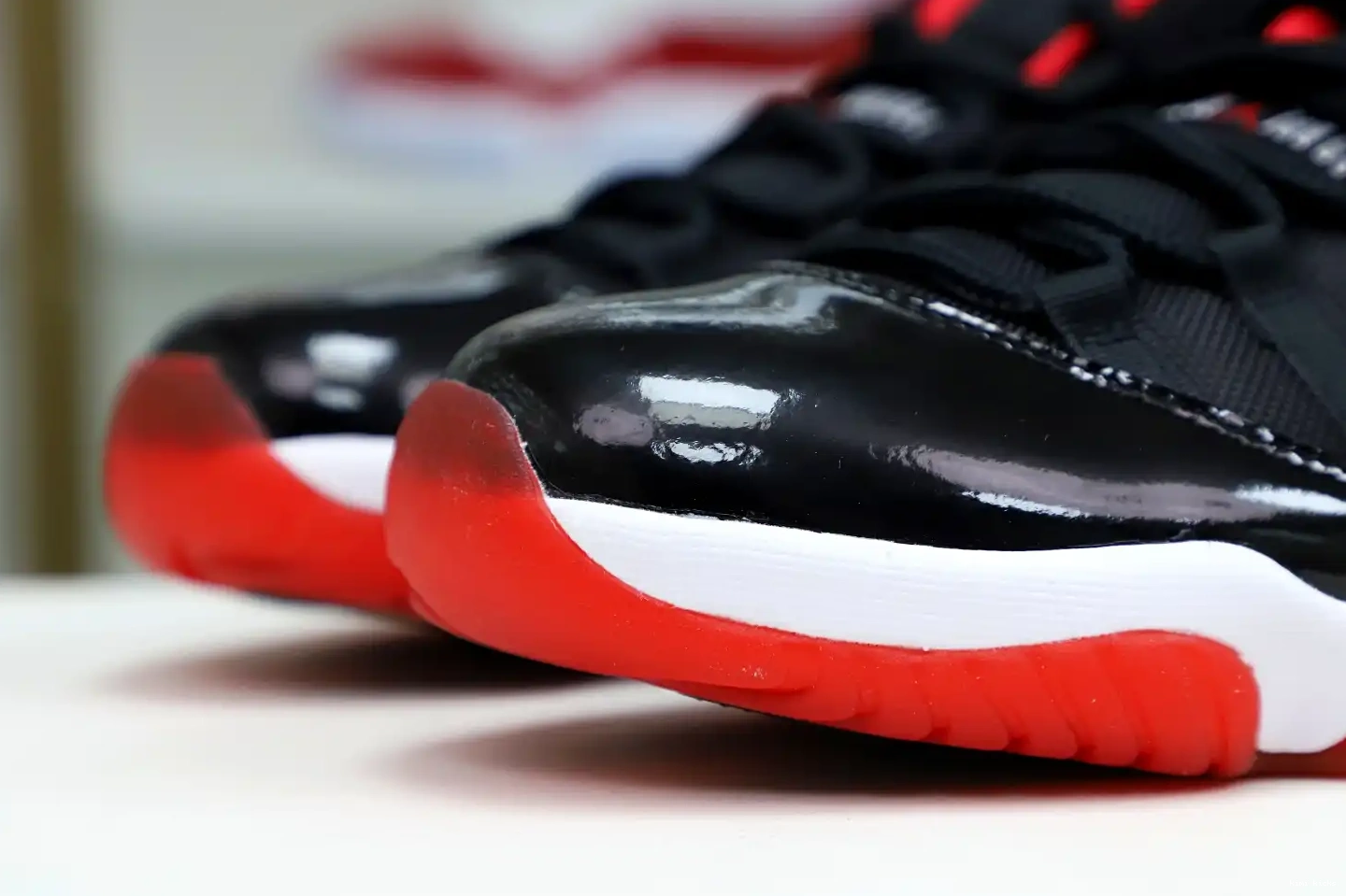 BRED JORDAN LOW Kimikick AIR RETRO 11 0207