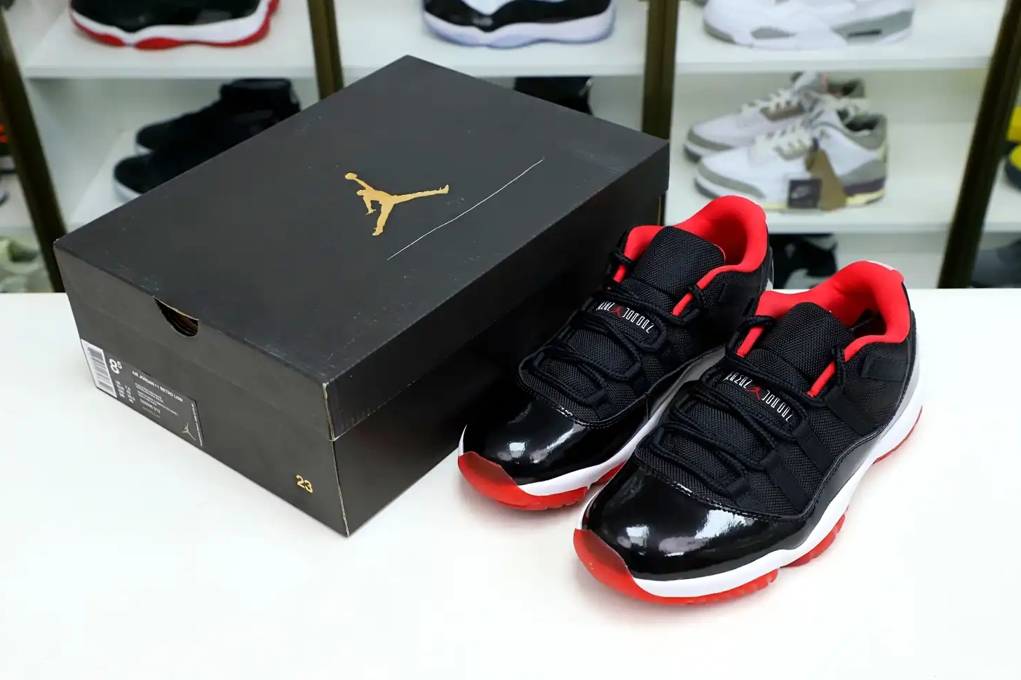 BRED JORDAN LOW Kimikick AIR RETRO 11 0207