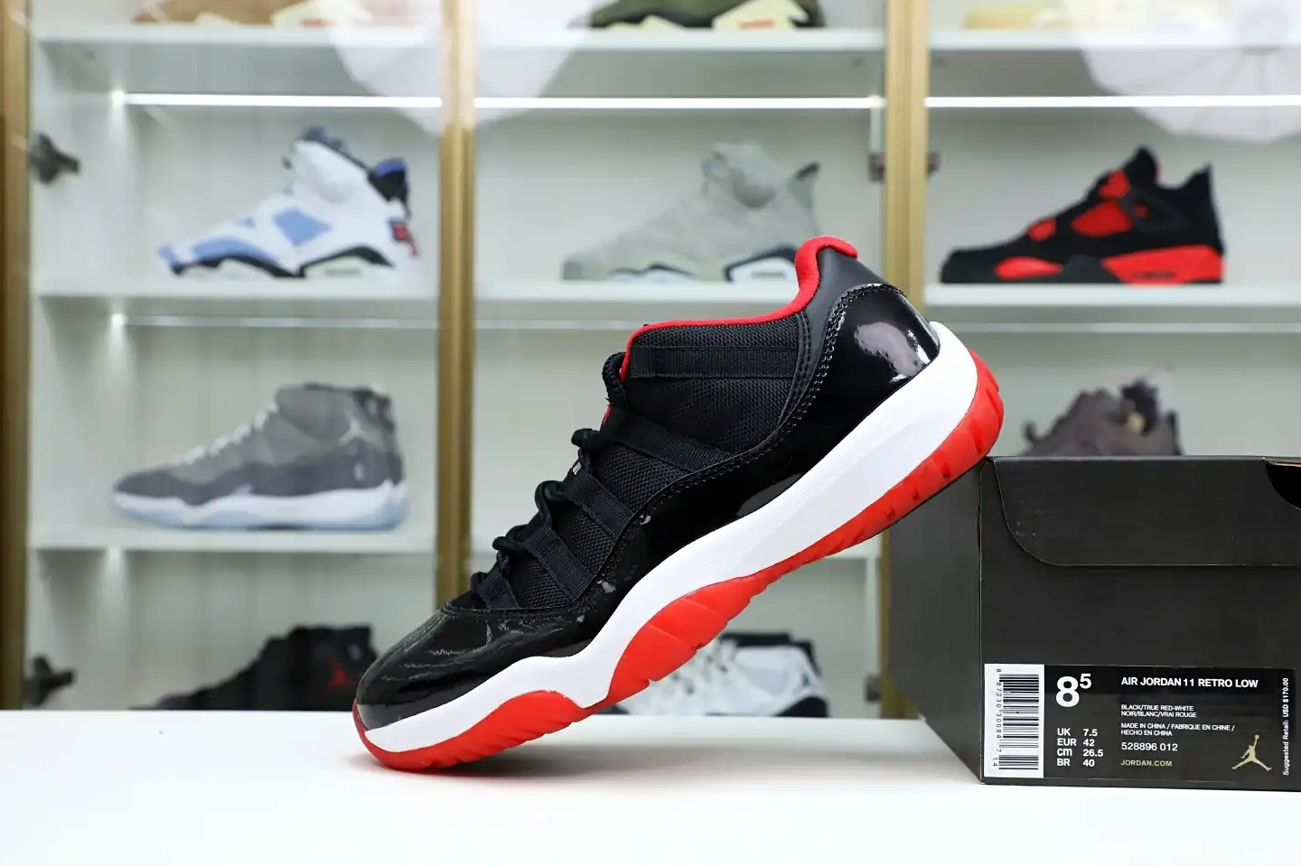 BRED JORDAN LOW Kimikick AIR RETRO 11 0207