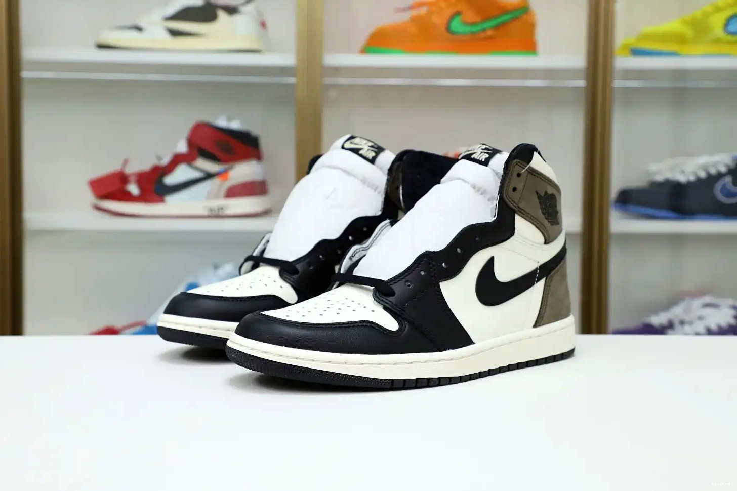 'DARK RETRO MOCHA' AIR JORDAN 1 Kimikick OG HIGH 0224