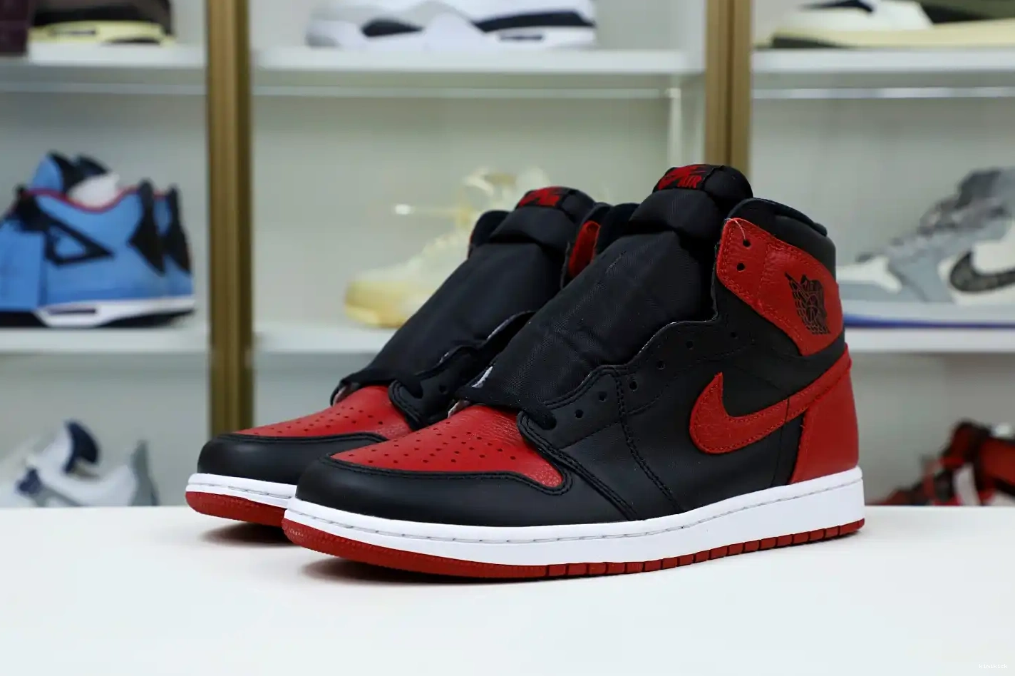 1 OG RETRO JORDAN Kimikick 'BRED' AIR HIGH 0210