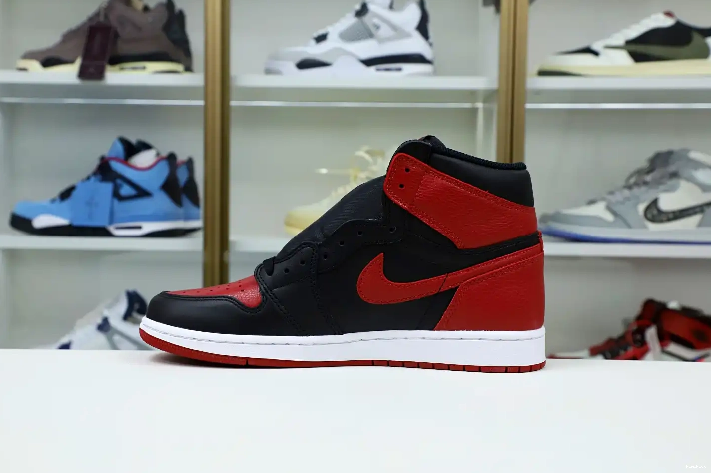 1 OG RETRO JORDAN Kimikick 'BRED' AIR HIGH 0210