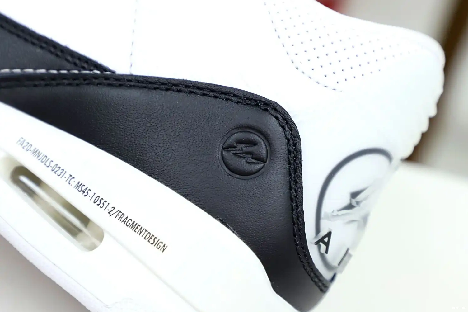 Kimikick SP 3 'WHITE' DESIGN FRAGMENT RETRO X AIR JORDAN 0223